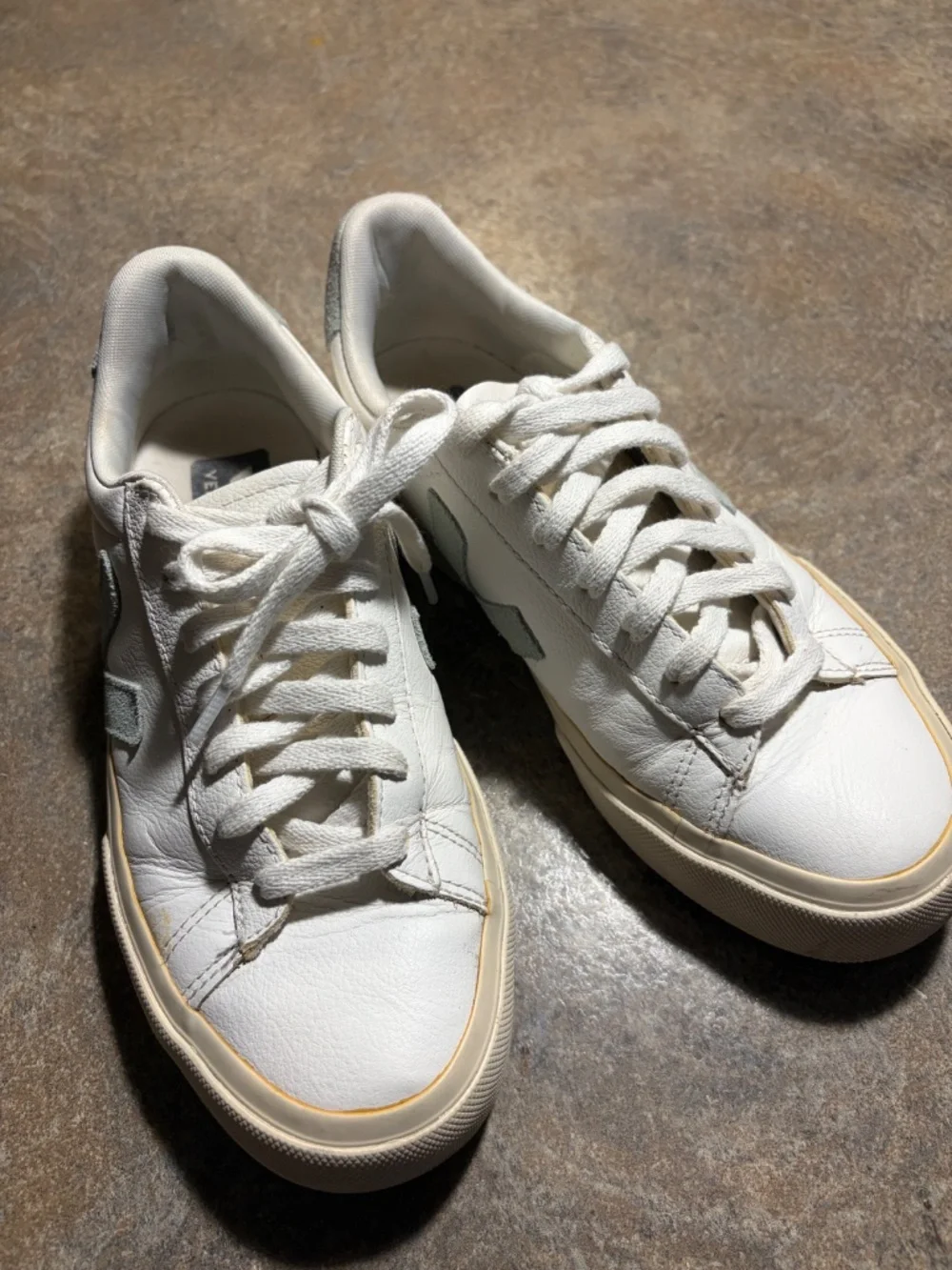 Veja mint and green sneakers - Picture 4 of 6
